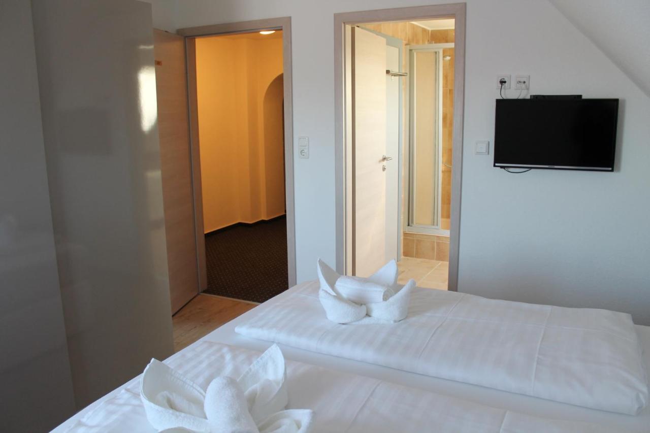Gaestehaus Hubertushof - 24H Check-In Hausen (Wuerzburg) Exterior foto